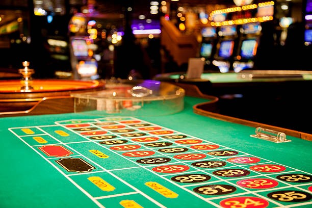 Live dealer table with multiple camera angles